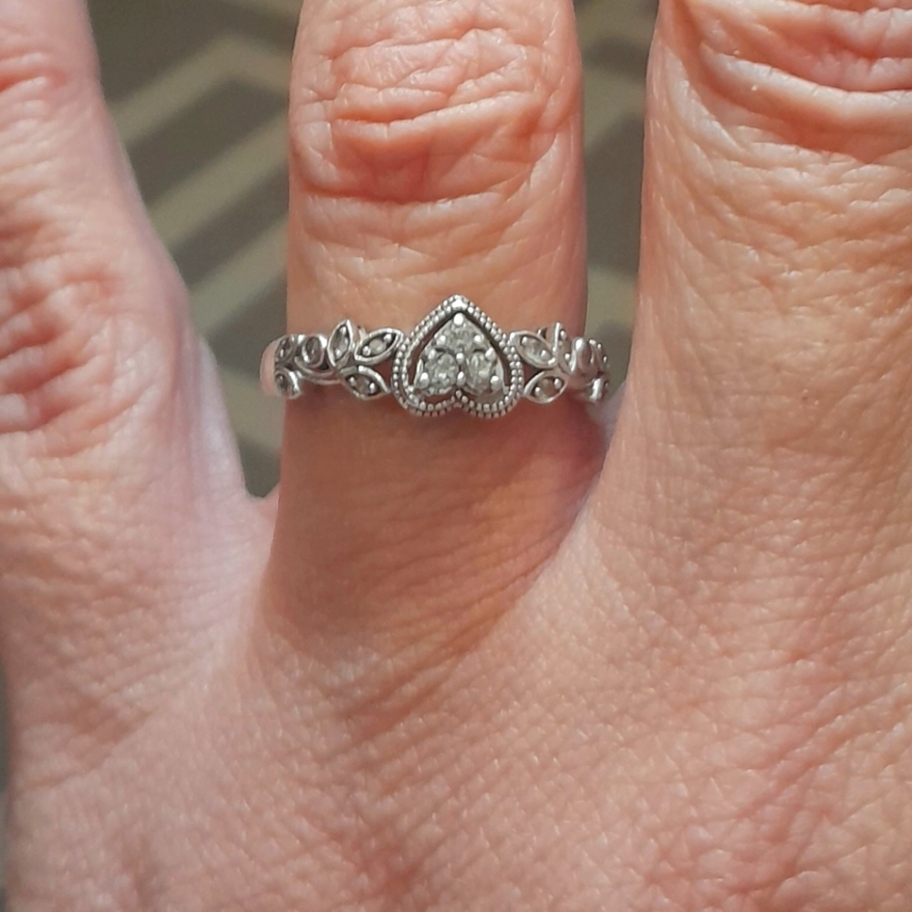 Elegant Silver Heart Ring